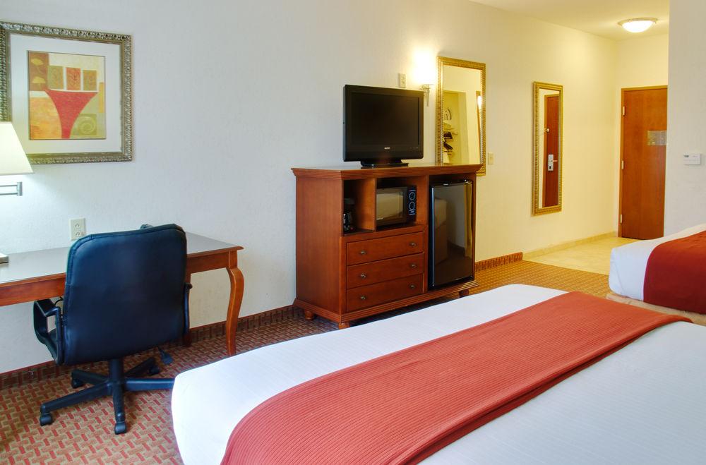 Express & By Ihg Hotel Center